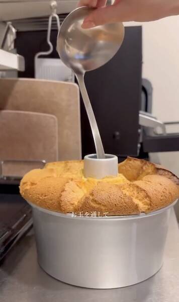 シフォンケーキが宙吊り！トリッキーかつ画期的な製作過程に15万いいね