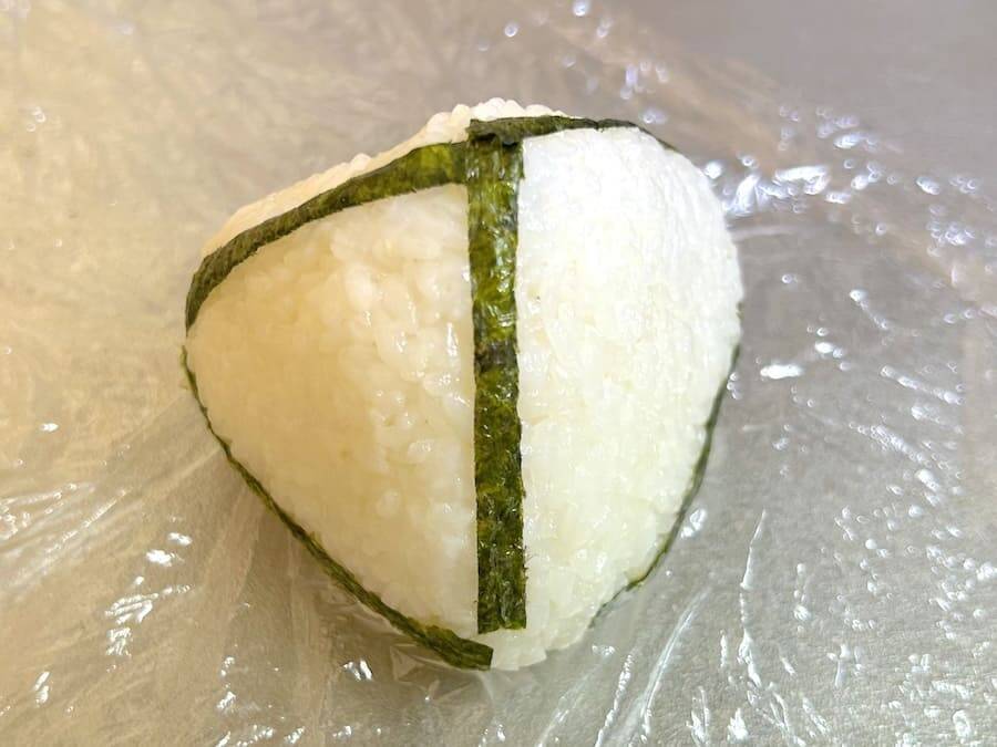 彼女に煽られて作った“三角のおにぎり”が話題　見事な三角錐に「むしろ器用なのでは」