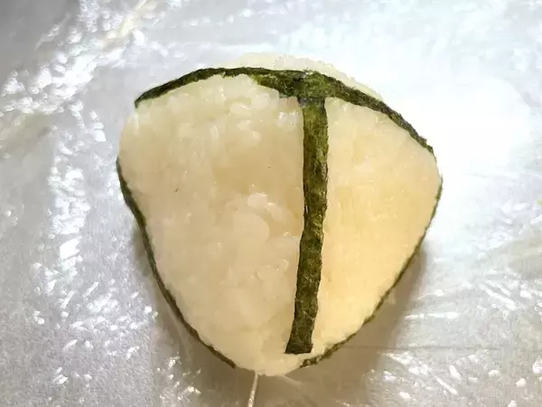 「彼女に煽られて作った“三角のおにぎり”が話題　見事な三角錐に「むしろ器用なのでは」」の画像