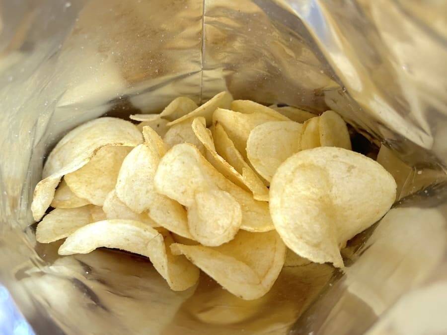 ウェルシア限定「チー牛ポテチ」が謎すぎる　公式が見つからない新商品を食べてみた