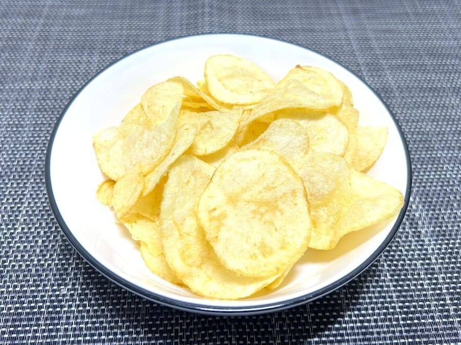 ウェルシア限定「チー牛ポテチ」が謎すぎる　公式が見つからない新商品を食べてみた