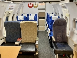 自宅に“機内”を再現！「飛行機オタク」が作り上げた最高の趣味部屋