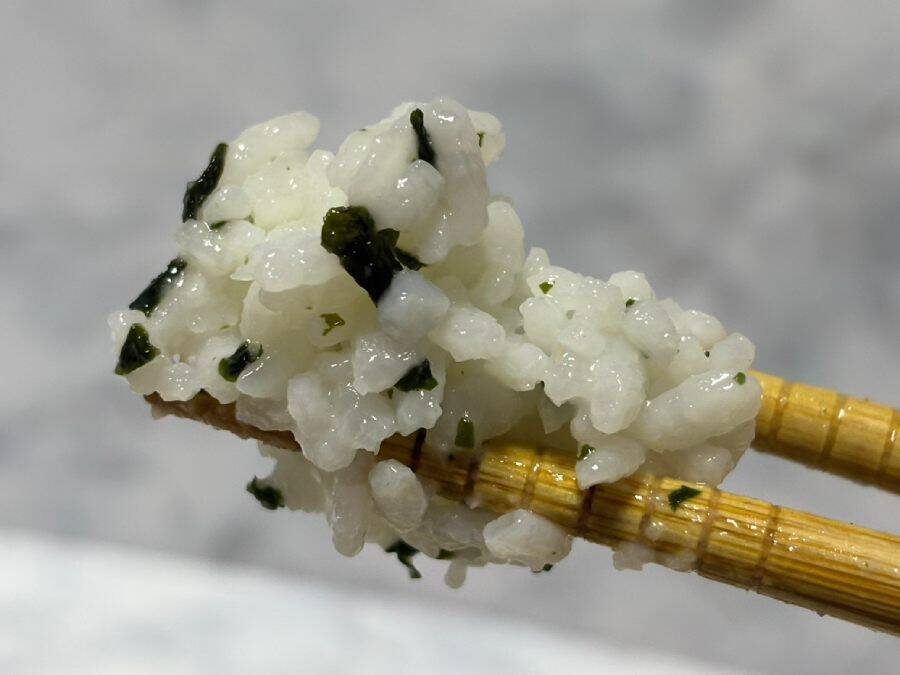 お湯だけでご飯ができるってマジ？　日清「ふっくら釜炊き ごはん」を半信半疑で試した結果