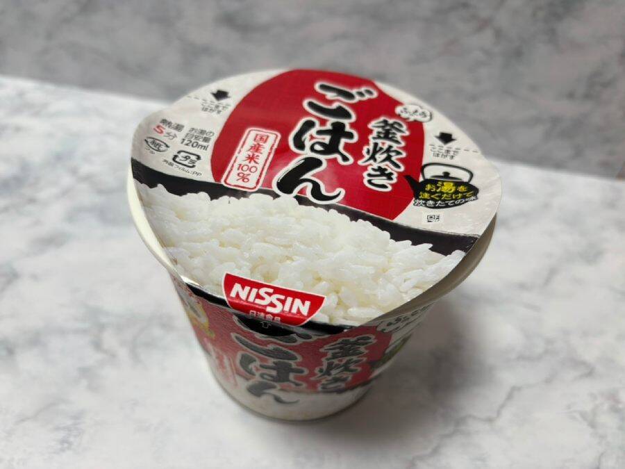 お湯だけでご飯ができるってマジ？　日清「ふっくら釜炊き ごはん」を半信半疑で試した結果