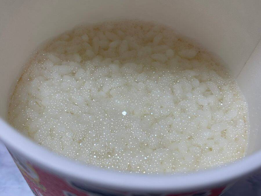お湯だけでご飯ができるってマジ？　日清「ふっくら釜炊き ごはん」を半信半疑で試した結果