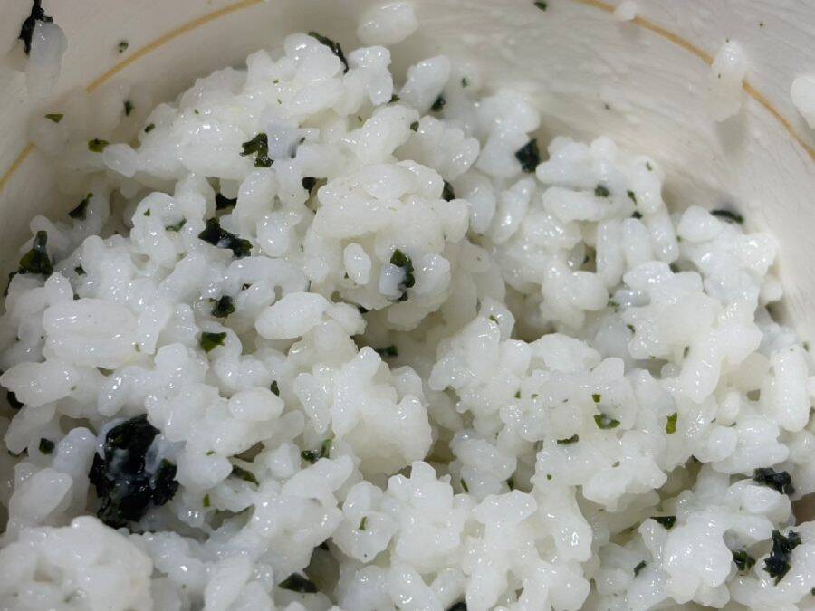 お湯だけでご飯ができるってマジ？　日清「ふっくら釜炊き ごはん」を半信半疑で試した結果
