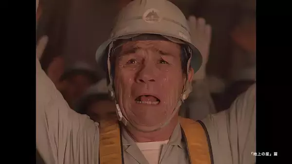 「「BOSS」宇宙人ジョーンズ新CMは過去作品を再編集　「宇宙人からのアドバイス」篇WEB先行公開」の画像