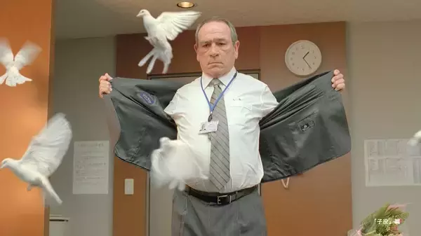 「「BOSS」宇宙人ジョーンズ新CMは過去作品を再編集　「宇宙人からのアドバイス」篇WEB先行公開」の画像