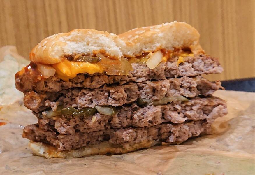 バーガーキングの肉の壁が進化！！「ストロング超ワンパウンドビーフバーガー」になって限定販売