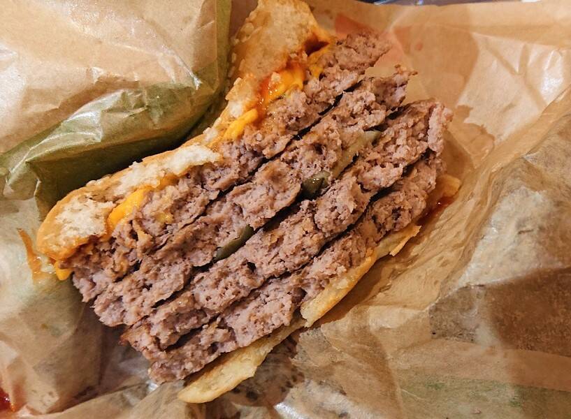 バーガーキングの肉の壁が進化！！「ストロング超ワンパウンドビーフバーガー」になって限定販売