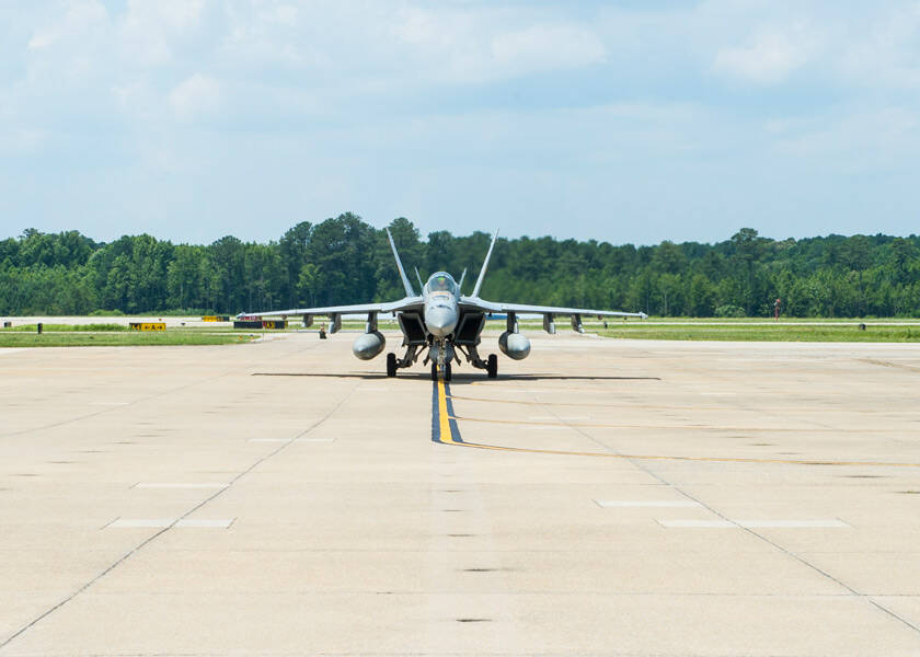空母セオドア・ルーズベルトが7か月ぶりに母港サンディエゴへ帰着