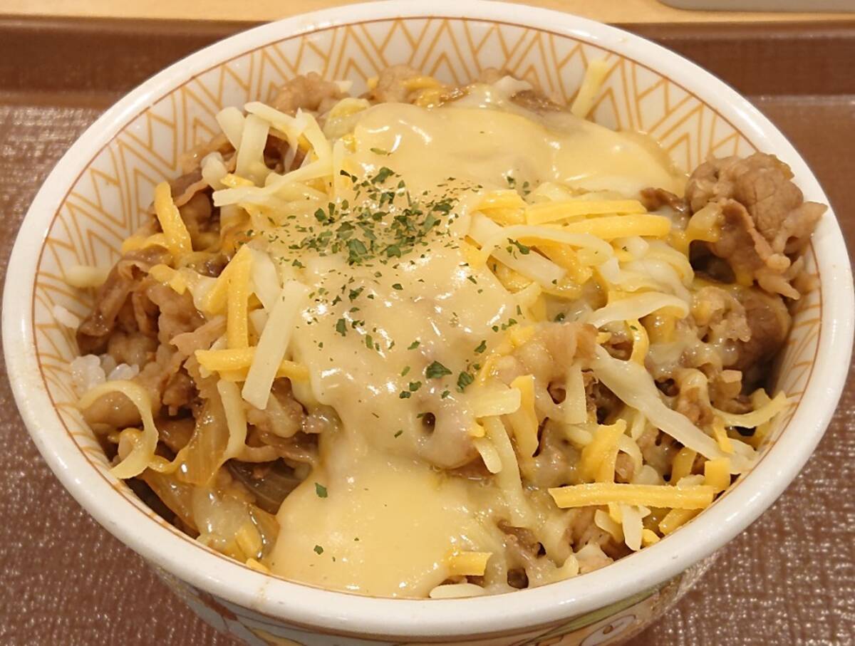チーズ牛丼は悪くない すき家 とろ り3種のチーズ牛丼 の魅力に注目 2020年8月4日 エキサイトニュース