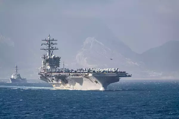 「アメリカ空母アイゼンハワー　7か月以上の無寄港遠征航海から帰還」の画像