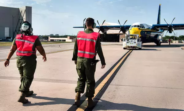 「イギリス空軍から移籍！アメリカ海軍ブルーエンジェルズの新「ファットアルバート」」の画像