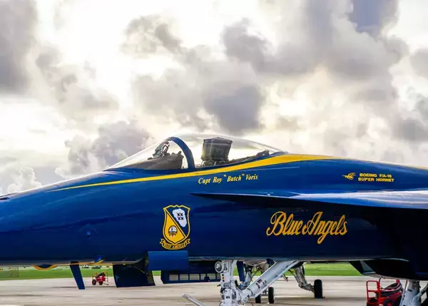 「イギリス空軍から移籍！アメリカ海軍ブルーエンジェルズの新「ファットアルバート」」の画像