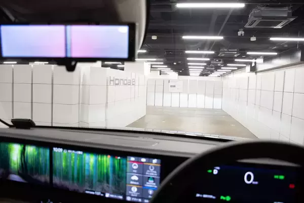 「狭いところもスイスイ走る「Honda e」迷路試乗会に行ってきた」の画像