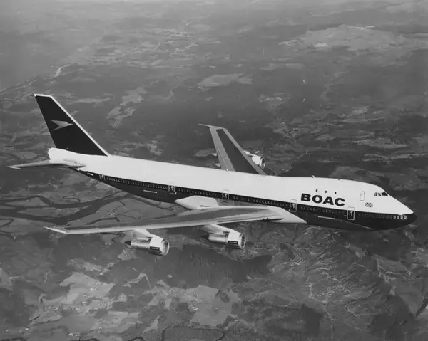 「ブリティッシュ・エアウェイズB747　最後の2機がお別れフライト」の画像