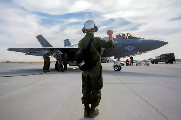 「アメリカ海兵隊初のF-35C飛行隊が初度作戦能力獲得」の画像