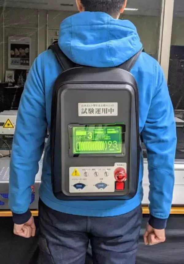 「中二病アイテム作家の最新作は「アンドロイドになれるリュック」」の画像