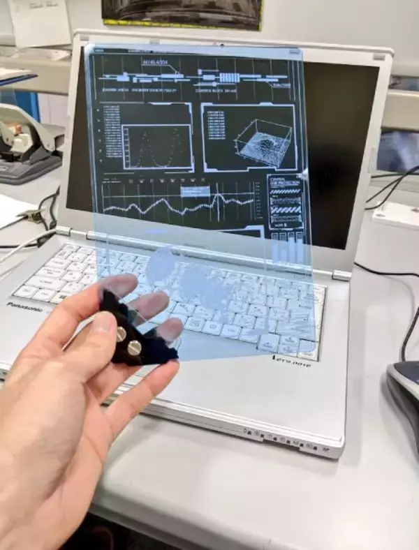 「中二病アイテム作家の最新作は「アンドロイドになれるリュック」」の画像