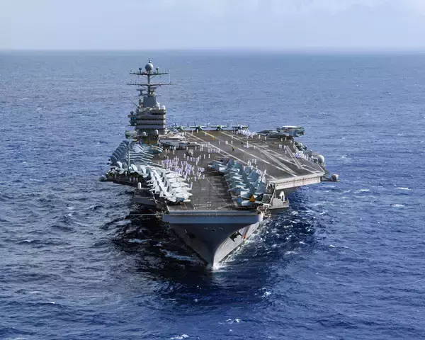 「アメリカ海軍空母エイブラハム・リンカーンに史上初の女性艦長誕生」の画像