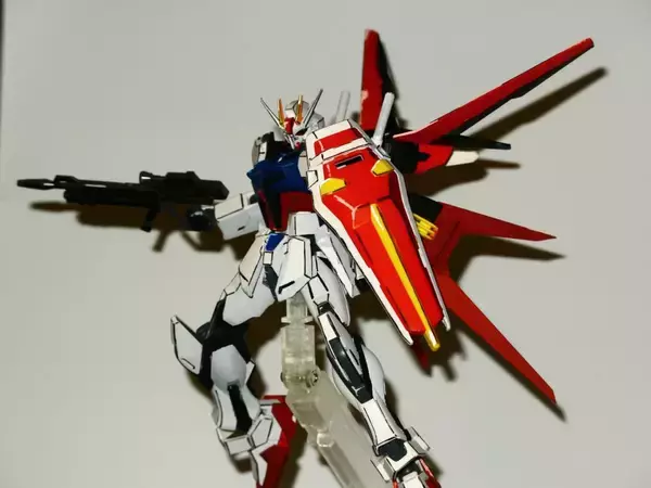 「アニメの世界から登場した立体感　ガンプラモデラ―が「イラスト風模型」をやってみた」の画像