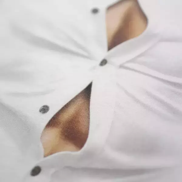 「ドキ！胸元チラ見え風デザイン　「妄想マッピングTシャツ」新作発売」の画像