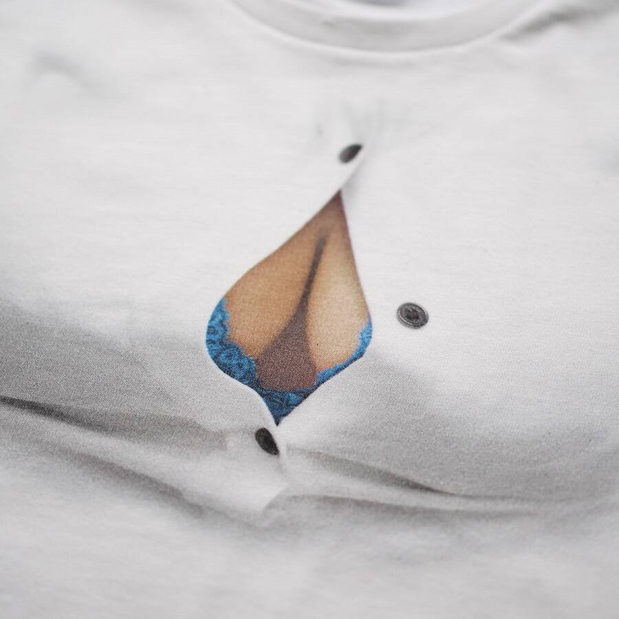 ドキ！胸元チラ見え風デザイン　「妄想マッピングTシャツ」新作発売