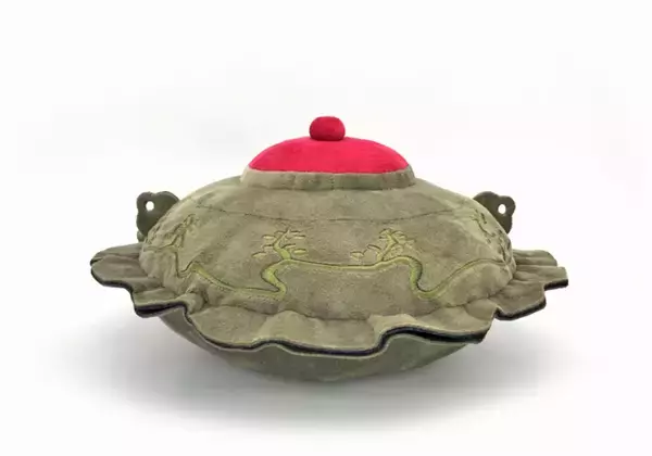 戦国・信長ファン必見　伝説の茶釜「平蜘蛛」がぬいぐるみ化