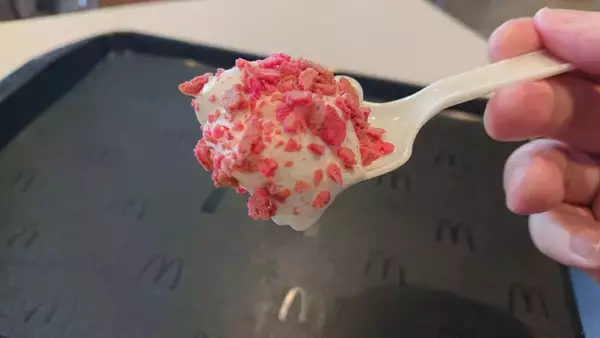 「シェイクになっても「ままの味」　マクドナルド×不二家「マックシェイクミルキー」を飲んでみた」の画像