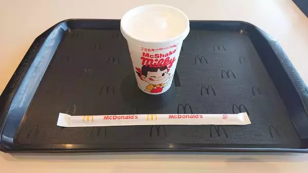 「シェイクになっても「ままの味」　マクドナルド×不二家「マックシェイクミルキー」を飲んでみた」の画像