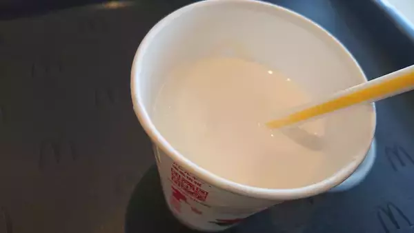 「シェイクになっても「ままの味」　マクドナルド×不二家「マックシェイクミルキー」を飲んでみた」の画像