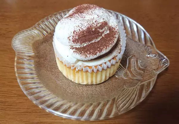 「バスチー進化系スイーツ　ローソンの「ティラミスバスチー」を食べてみる」の画像