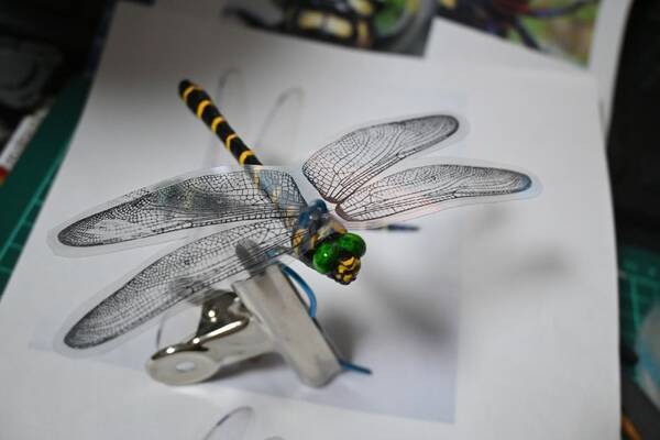 創意工夫はモノヅクリの醍醐味 100均アイテムとコンビニ印刷機で オニヤンマ を再現 21年5月21日 エキサイトニュース 創意工夫はモノヅクリの醍醐味 100均アイテムとコンビニ印刷機で オニヤンマ を再現 21年5月21日 エキサイトニュース