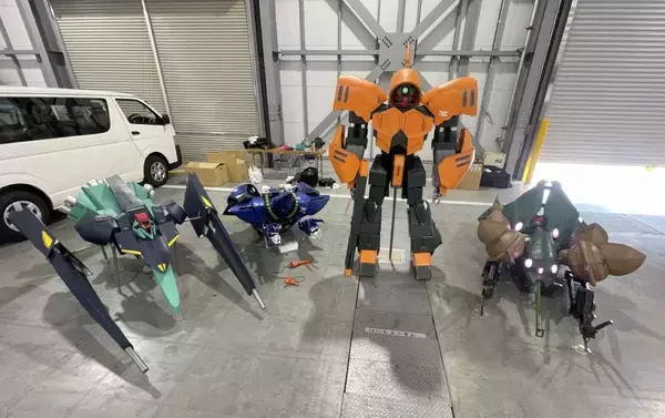 もしもアッシマーが現実世界で歩いていたら？　話題のコスプレ集団「有限会社サイコ建設」の本気がすごい