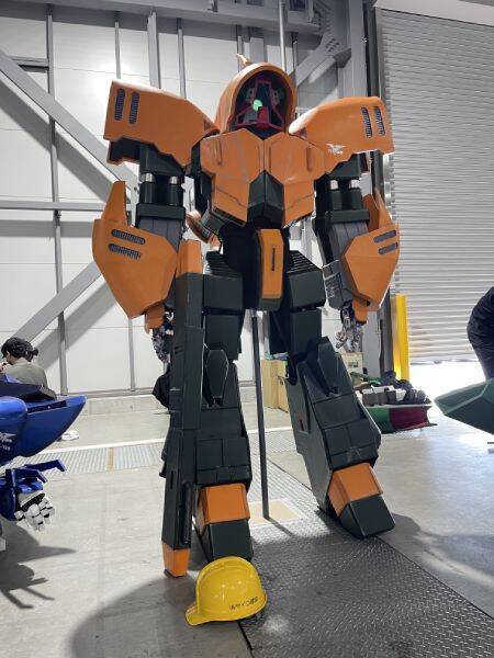 もしもアッシマーが現実世界で歩いていたら？　話題のコスプレ集団「有限会社サイコ建設」の本気がすごい