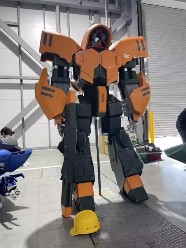 「もしもアッシマーが現実世界で歩いていたら？　話題のコスプレ集団「有限会社サイコ建設」の本気がすごい」の画像