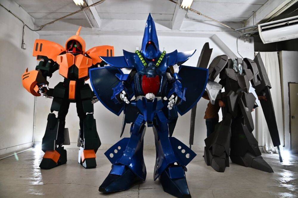 もしもアッシマーが現実世界で歩いていたら？　話題のコスプレ集団「有限会社サイコ建設」の本気がすごい