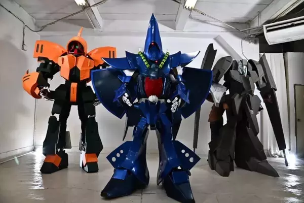 「もしもアッシマーが現実世界で歩いていたら？　話題のコスプレ集団「有限会社サイコ建設」の本気がすごい」の画像