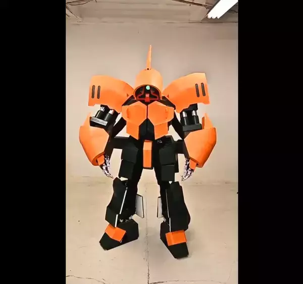 「もしもアッシマーが現実世界で歩いていたら？　話題のコスプレ集団「有限会社サイコ建設」の本気がすごい」の画像