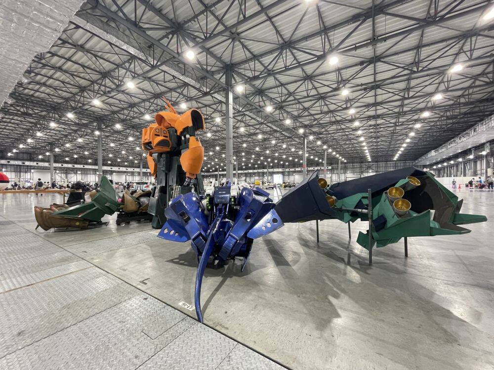 もしもアッシマーが現実世界で歩いていたら？　話題のコスプレ集団「有限会社サイコ建設」の本気がすごい