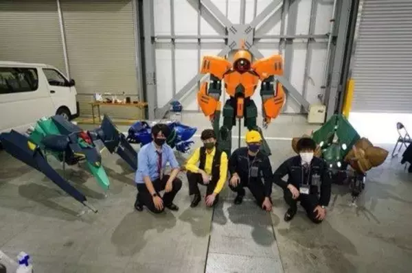 「もしもアッシマーが現実世界で歩いていたら？　話題のコスプレ集団「有限会社サイコ建設」の本気がすごい」の画像