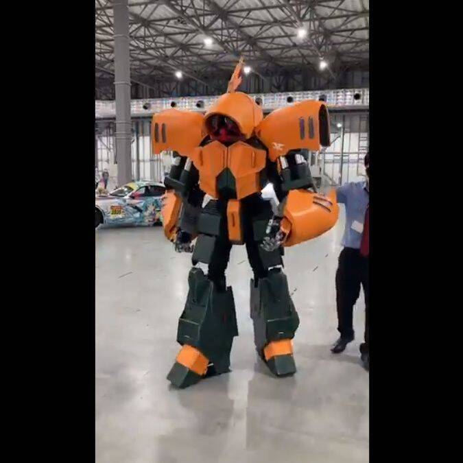 もしもアッシマーが現実世界で歩いていたら？　話題のコスプレ集団「有限会社サイコ建設」の本気がすごい