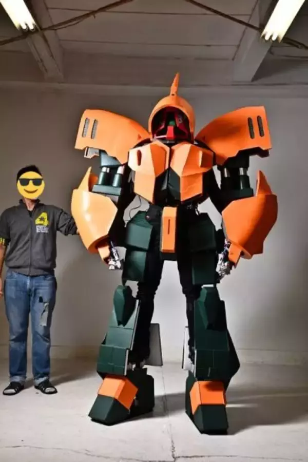 「もしもアッシマーが現実世界で歩いていたら？　話題のコスプレ集団「有限会社サイコ建設」の本気がすごい」の画像