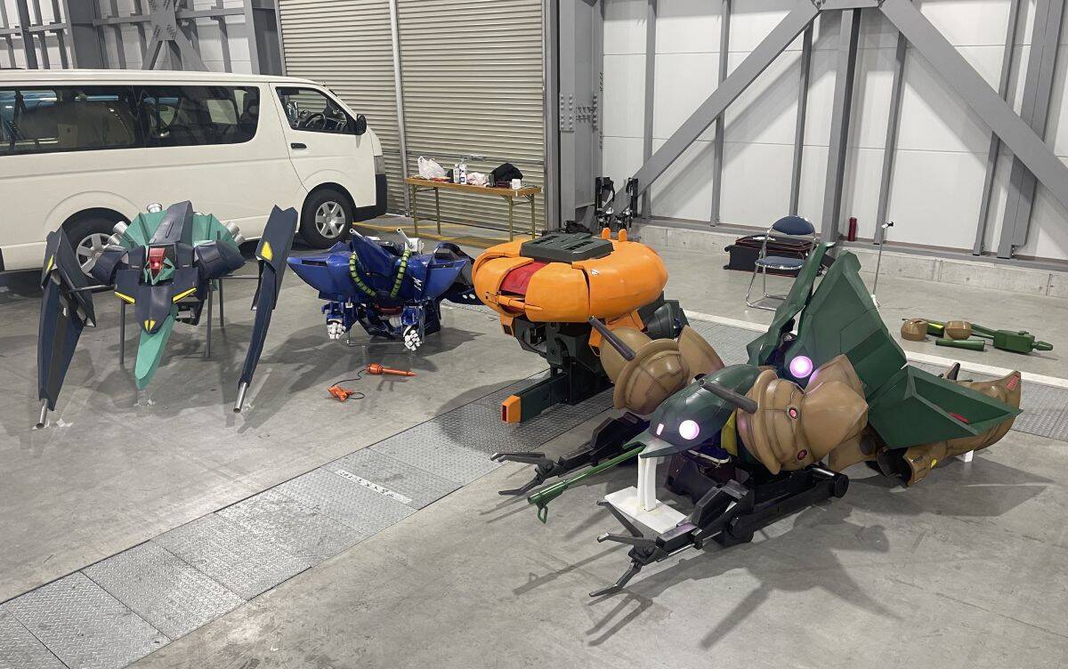 もしもアッシマーが現実世界で歩いていたら？　話題のコスプレ集団「有限会社サイコ建設」の本気がすごい