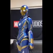 過去最高に売れたかも コスプレイヤーえなこが ヤンチャン 競泳水着オフショット披露 21年6月9日 エキサイトニュース