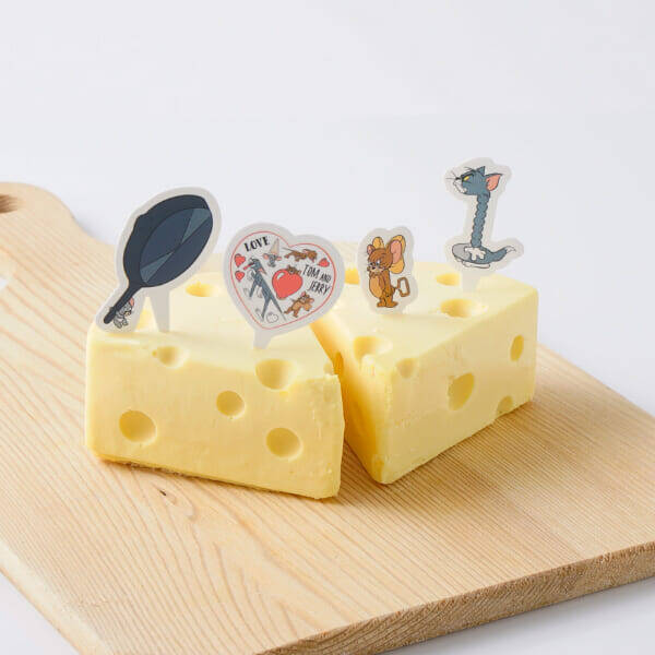 アニメから飛び出した トムとジェリー の 穴あき チーズケーキが販売開始 21年6月7日 エキサイトニュース アニメから飛び出した トムとジェリー の 穴あき チーズケーキが販売開始 21年6月7日 エキサイトニュース