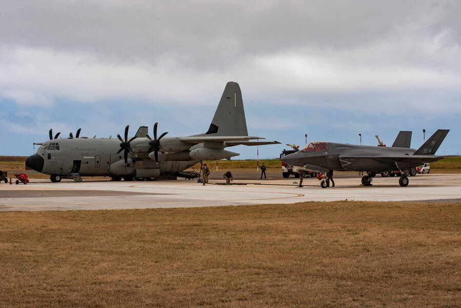 4か国のF-35が集合！イタリアで共同訓練「ファルコン・ストライク」実施中