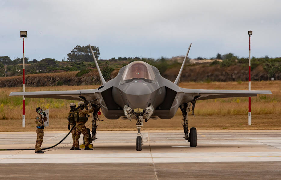 4か国のF-35が集合！イタリアで共同訓練「ファルコン・ストライク」実施中