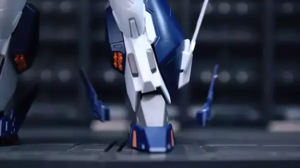 「使用写真6千枚！ファン制作の「クスィーガンダム」コマ撮りアニメが熱い」の画像